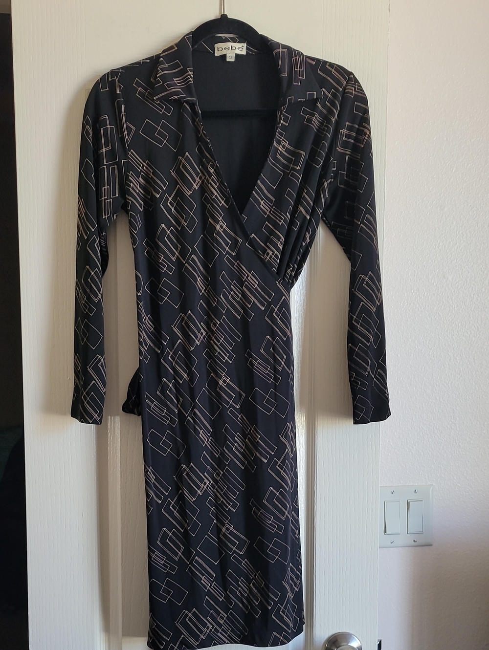 bebe Black Geometric Print Long Sleeve Wrap Dress